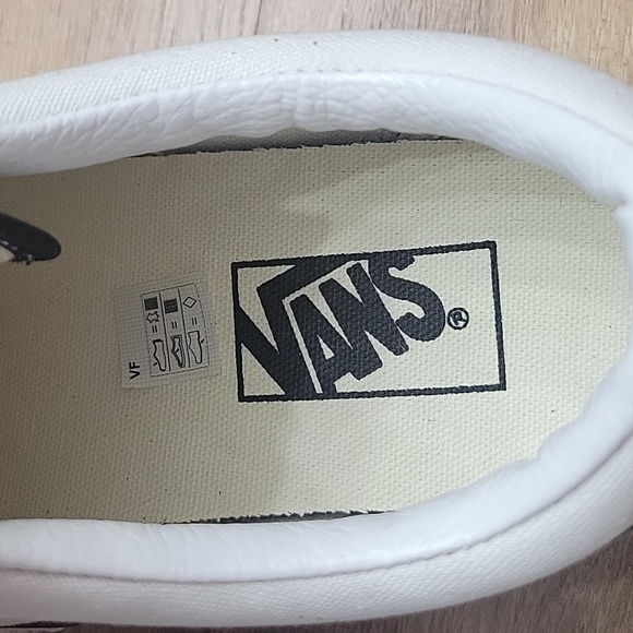 Van's old school bolt Brand new in the box authentic. - Picture 9 of 11